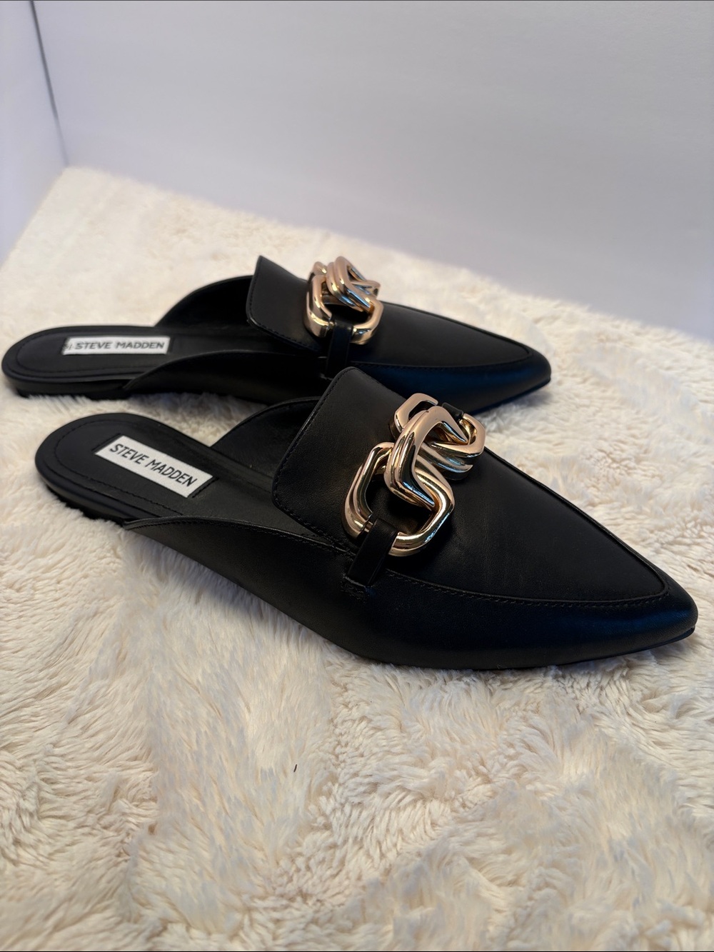 Steve Madden “Friends” Black Pointed Toe Slip-On Mule Gold Chain Detail Sz 9 - Picture 2 of 9